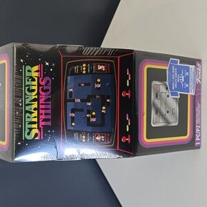 STRANGER THINGS Funko Limited Edition Arcade Boxed Tee Shirt Unisex MEDIUM.